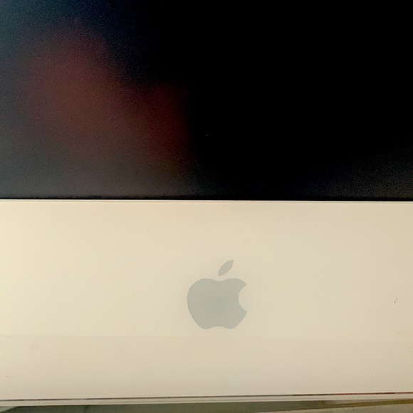 IMAC Computer with Keyboard! - Picture 2 of 3